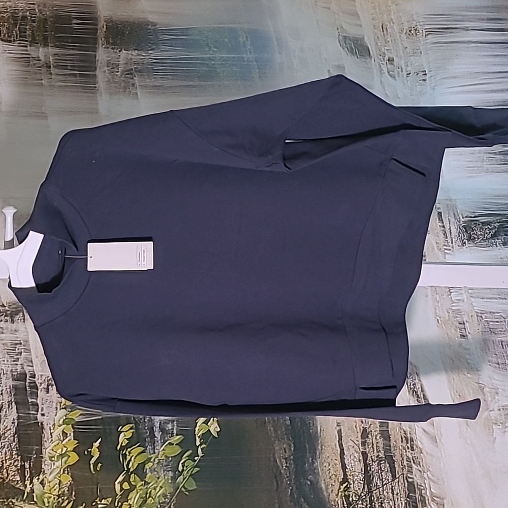NWT! All in Motion Womens XL cropped long sleeve navy sweatshirt Sleeve pocket